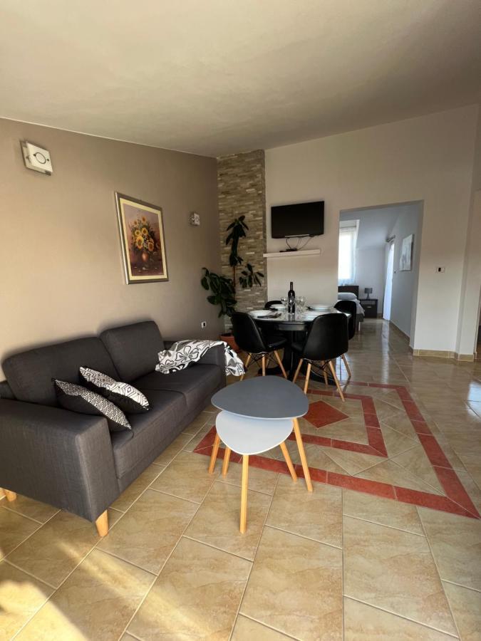 Apartmani M&L 梅杜林 外观 照片
